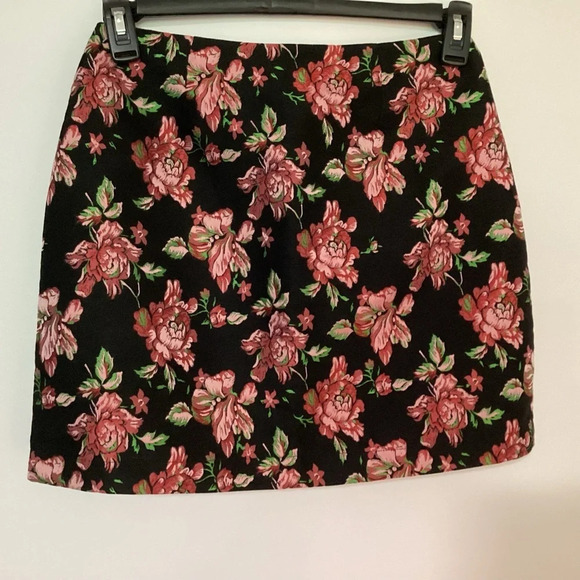MinkPink Larache Mini Skirt Medium NEW - Picture 1 of 7